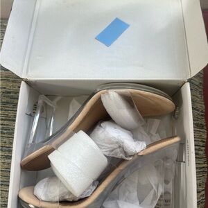 Dream Pairs sz 7 never worn clear heels